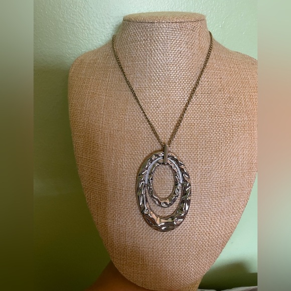 Elegant Silver Necklace with Layered Oval Pendants - Picture 1 of 7